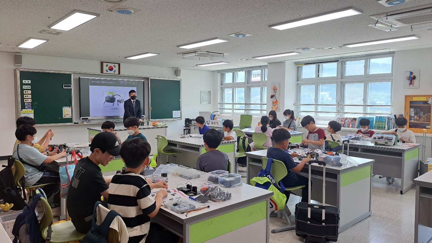 2023년 로봇과학 공개수업사진.jpg